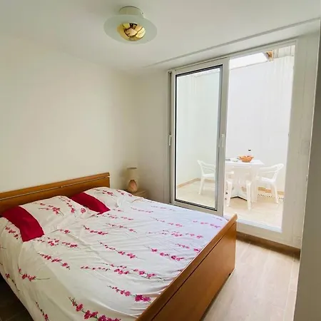 2 Pieces De Nauzan *