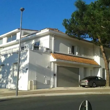 2 Pieces De Nauzan * סן-פאלה-סור-מר