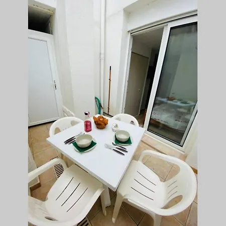 2 Pieces De Nauzan *